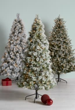 https://static.athome.com/image/upload/f_auto,q_auto/v1694098267/webcontent/Christmas/2023/ChristmasLP/cat_trees-M.png