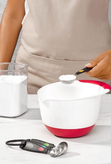 Measuring Cups & Mixing Bowls
