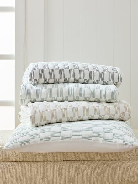 Shop Quilts & Coverlets
