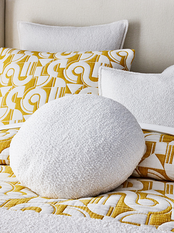Round & Shaped Pillows