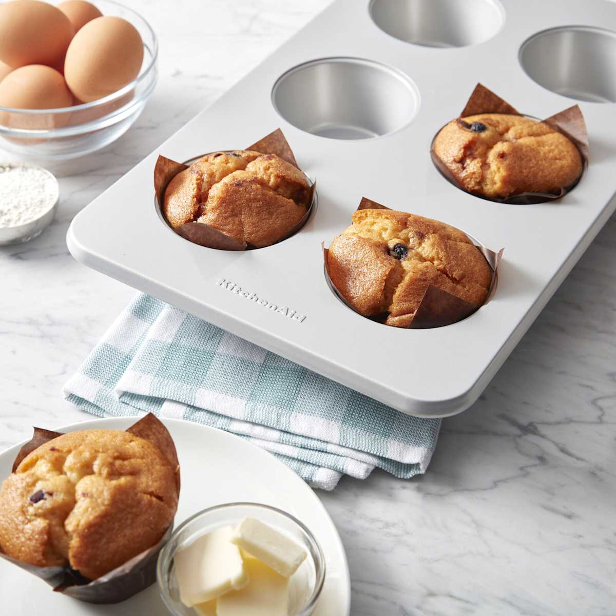 Non stick muffin pans top