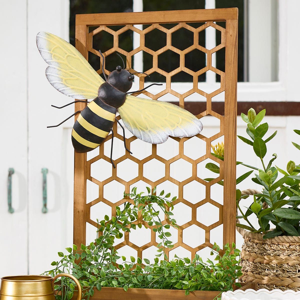 Honeybloom Metal Bumblebee Outdoor 18 Wall Decor at Home