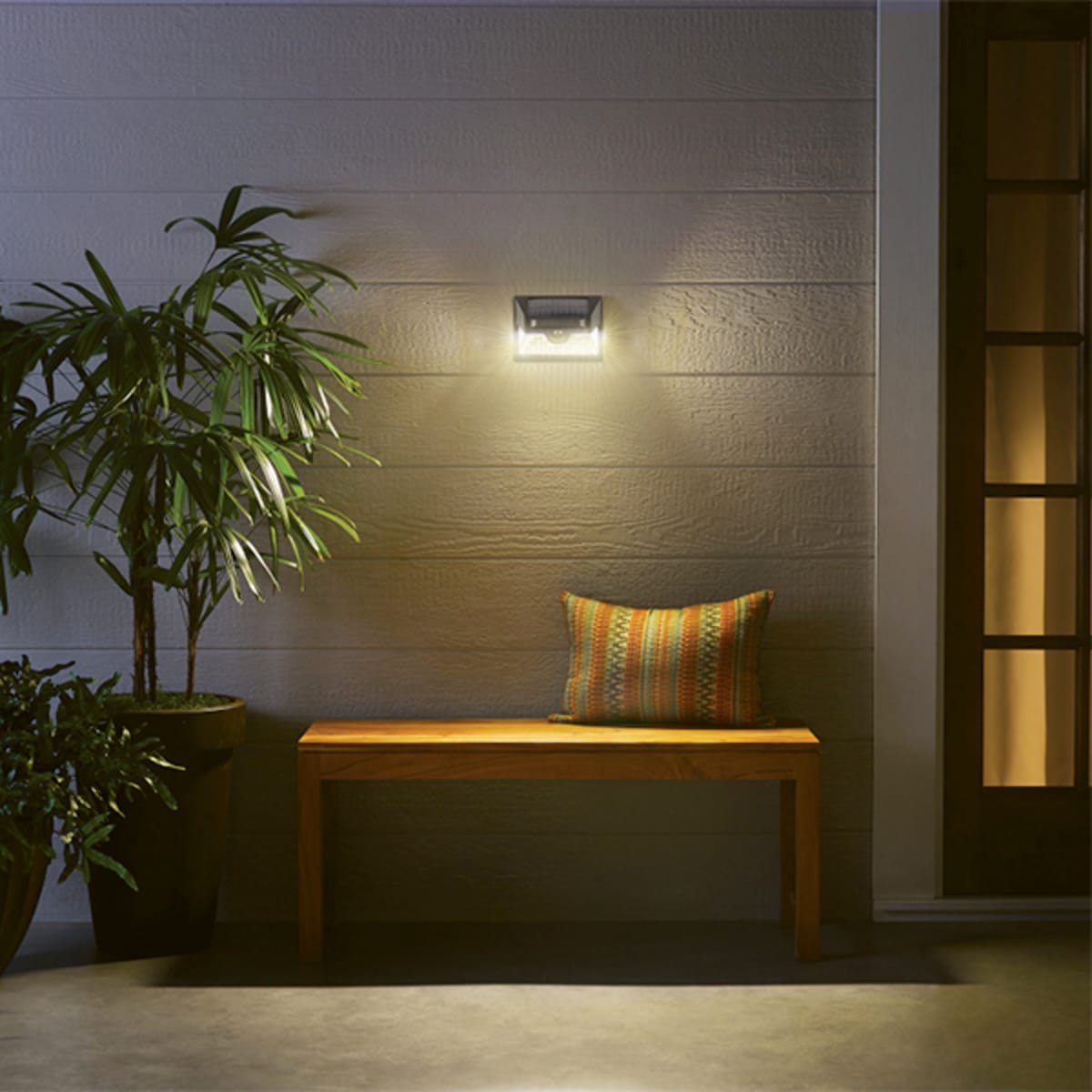 600 Lumens LED Solar Fence Light Black