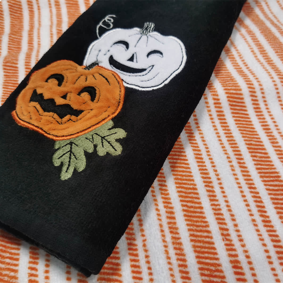 Halloween towels top