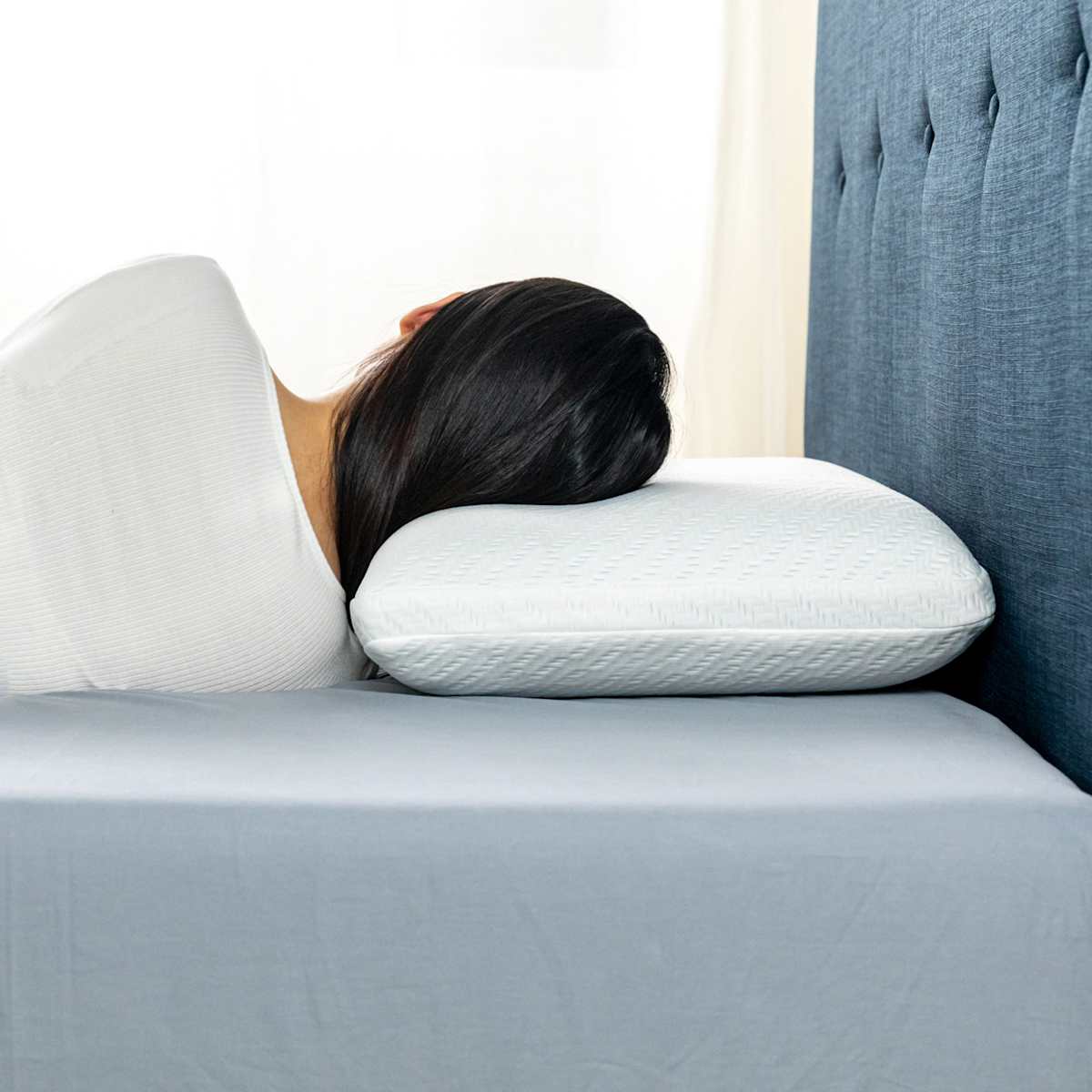 Cooling bed pillow outlet