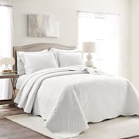 Found & Fable 3-Piece White Medallion Scalloped Bedspread Set, Queen