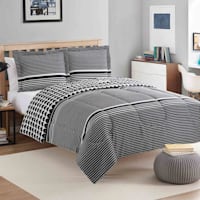 Glambition 3-Piece Black & White Heart Striped Print Essential Comforter Set, Full/Queen