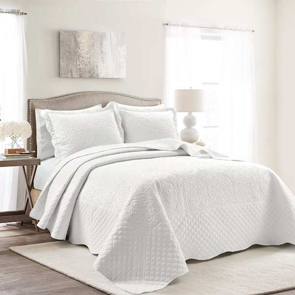 Found & Fable 3-Piece White Medallion Scalloped Bedspread Set, King