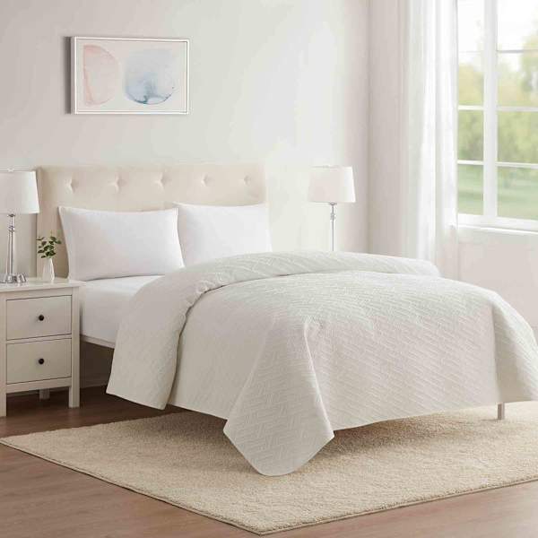Callie White Pinsonic Quilt, King