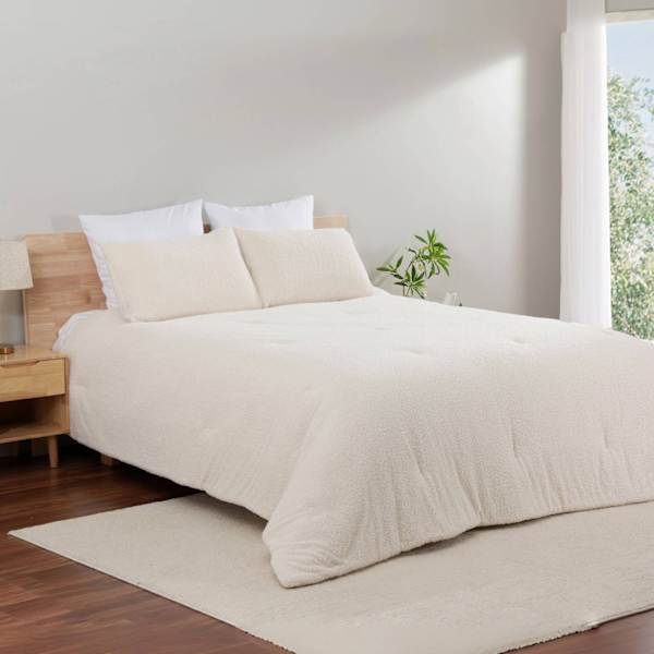 Honeybloom 3-Piece Ivory Cozy Knit Comforter Set, Full/Queen