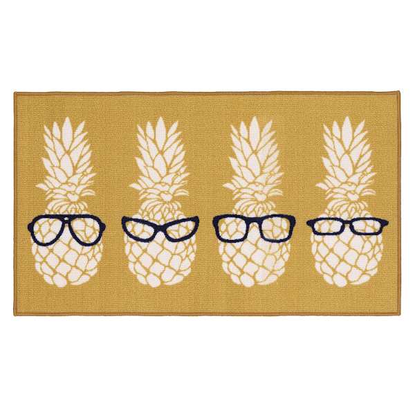 Cool Pineapple Outdoor Accent Rug, 26x45
