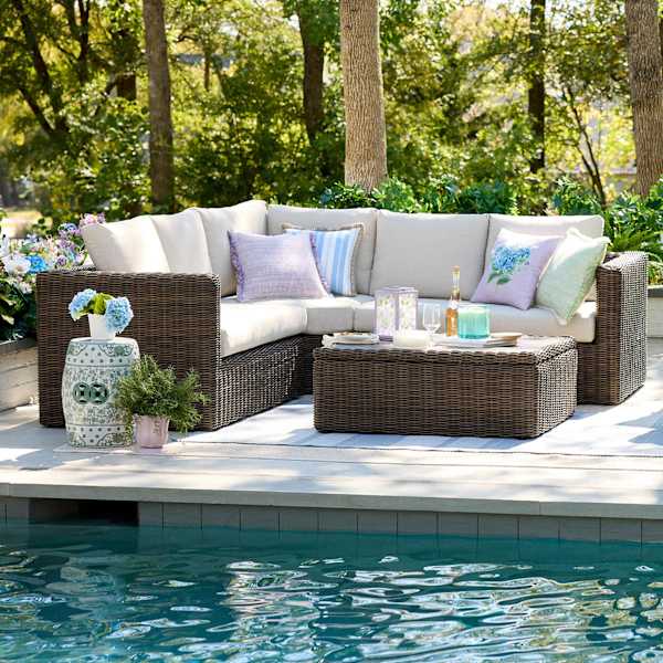 Highland Patio Sectional & Coffee Table 3-Piece Set