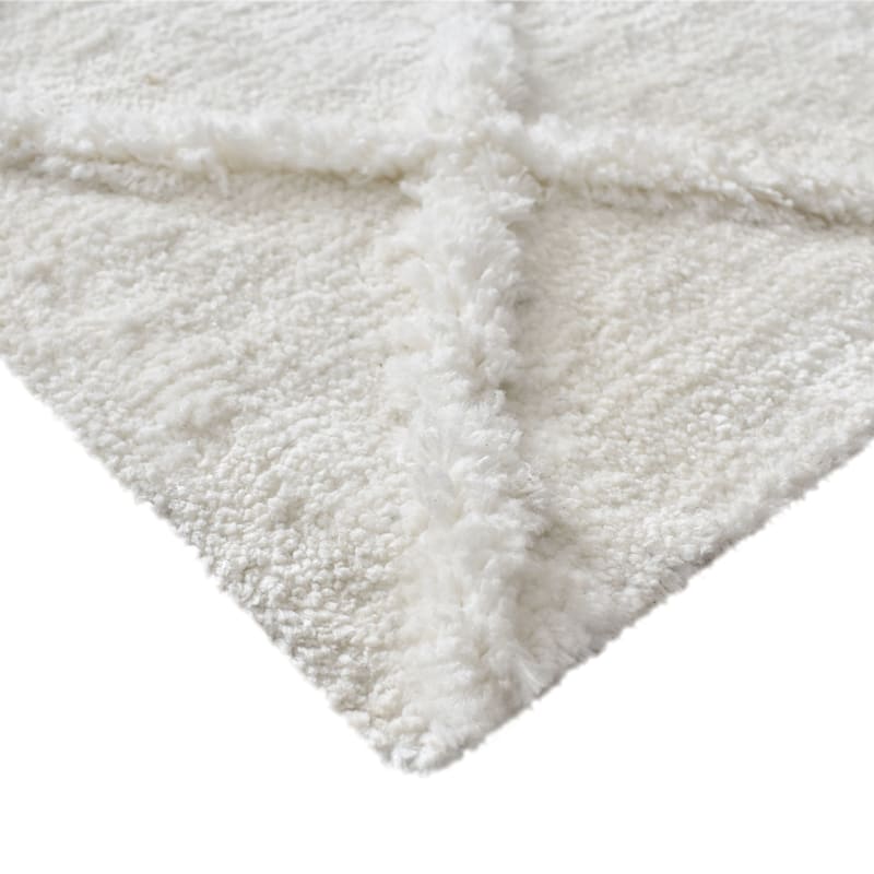 (B813) Ivory Diamond Tufted Area Rug, 5x7