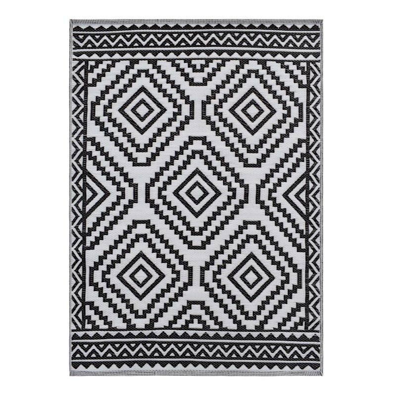【海外輸入】 Black Diamond Design Plastic Outdoor Area Rug, 5x7 | At Home ラグ・カーペット