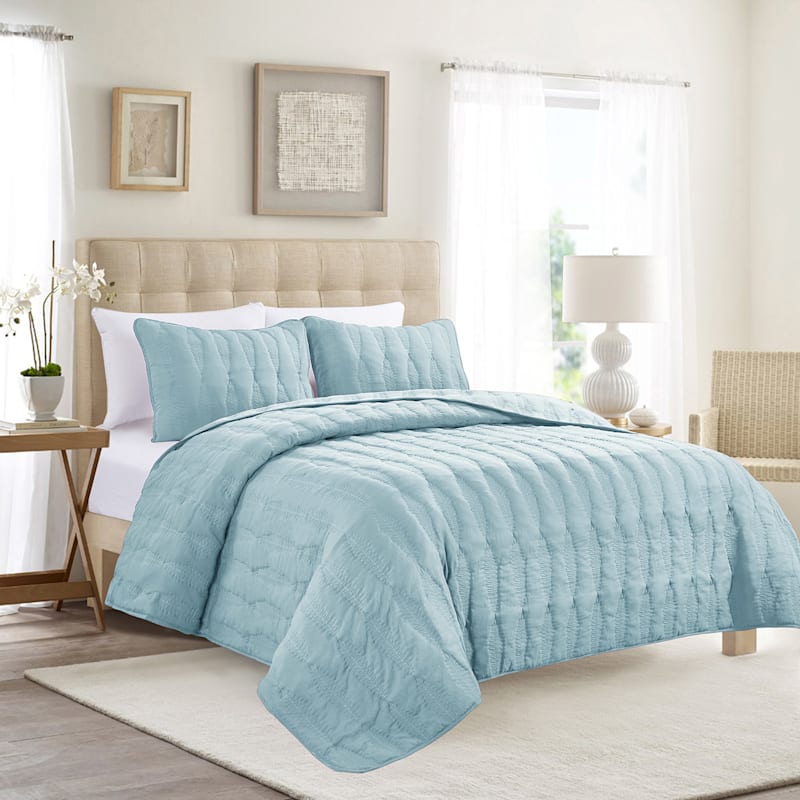 Light blue quilt bedding discount
